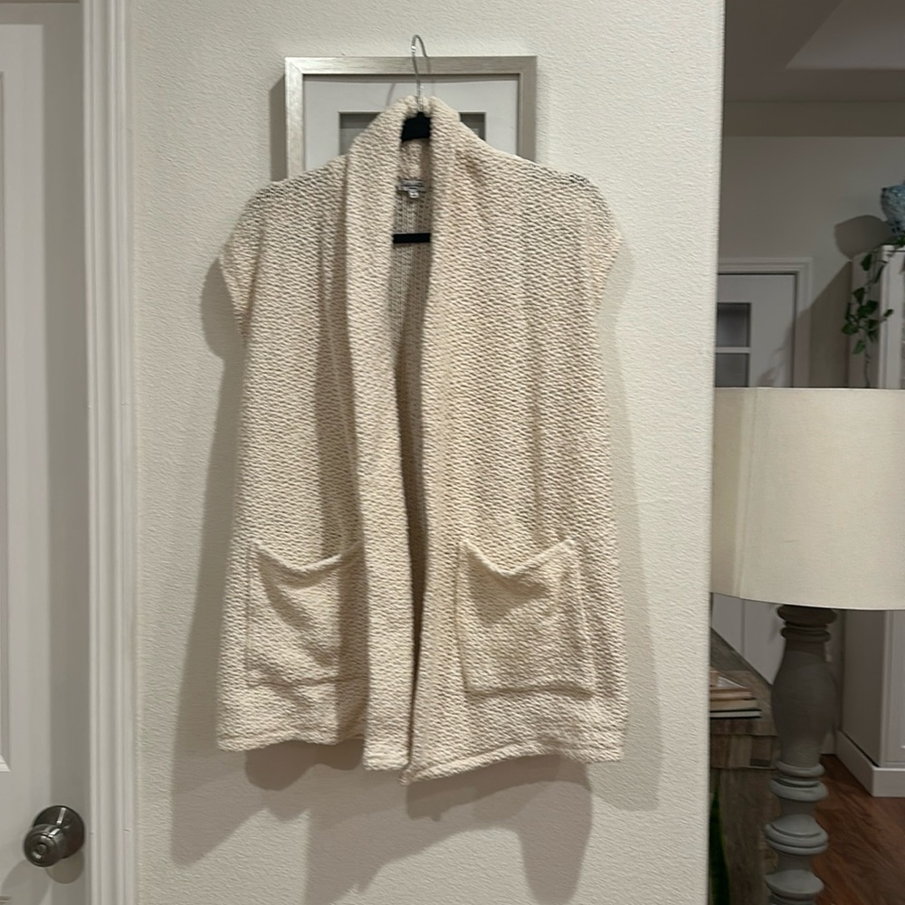 Adorable splendid sweater vest/ cardigan! ✨